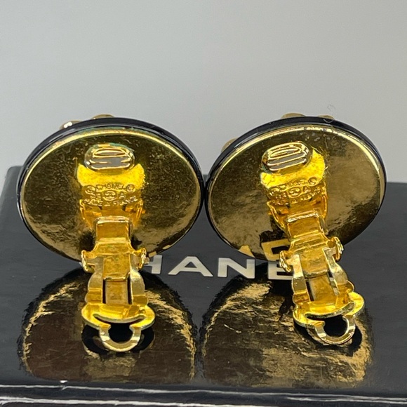CHANEL Clover Motif Gold Tone Clip On Earrings With The Box - Picture 6 of 9